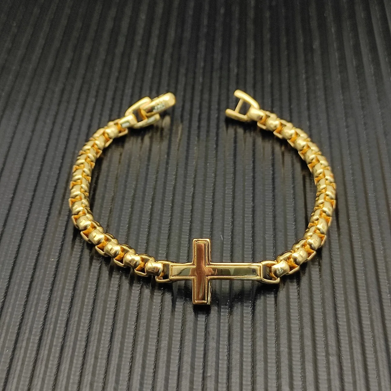 2026 New DY High Quality Bracelets Collection Luxury Trend Jewelry Gift Simple Fashion Design Suitable for Both Men and Women 2
2026 New DY High Quality Bracelets Collection Luxury Trend Jewelry Gift Simple Fashion Design Suitable for Both Men and Women 2