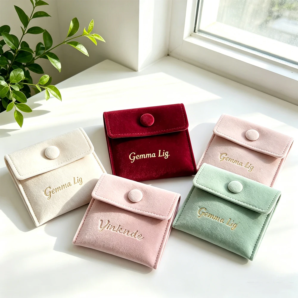 100Pcs Personalized Logo Luxury Double Velvet Jewelry Bag Pouch Small Snap Bag for Earrings Necklace Keychain Ring Gift Packing
100Pcs Personalized Logo Luxury Double Velvet Jewelry Bag Pouch Small Snap Bag for Earrings Necklace Keychain Ring Gift Packing