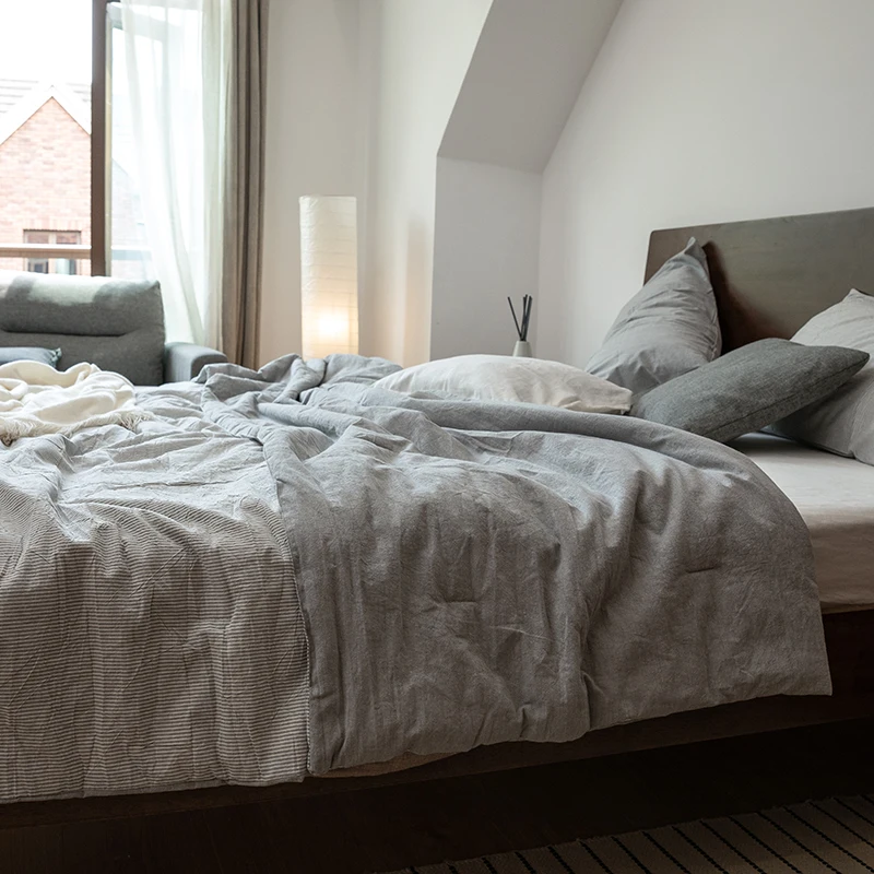 Japanese Quilt Summer Washable Cotton Pinstripe Single Couple Bed Quilt Air Conditioning Comforter Thin Bed Duvets 220*240cm
Japanese Quilt Summer Washable Cotton Pinstripe Single Couple Bed Quilt Air Conditioning Comforter Thin Bed Duvets 220*240cm