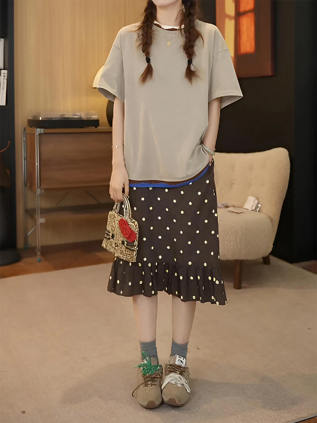 Retro Lazy Style Women's Summer Outfit T-Shirt with Ruffle Collar Short Sleeve High Waist Polka Dot Skirt Two-Piece Set
Retro Lazy Style Women's Summer Outfit T-Shirt with Ruffle Collar Short Sleeve High Waist Polka Dot Skirt Two-Piece Set