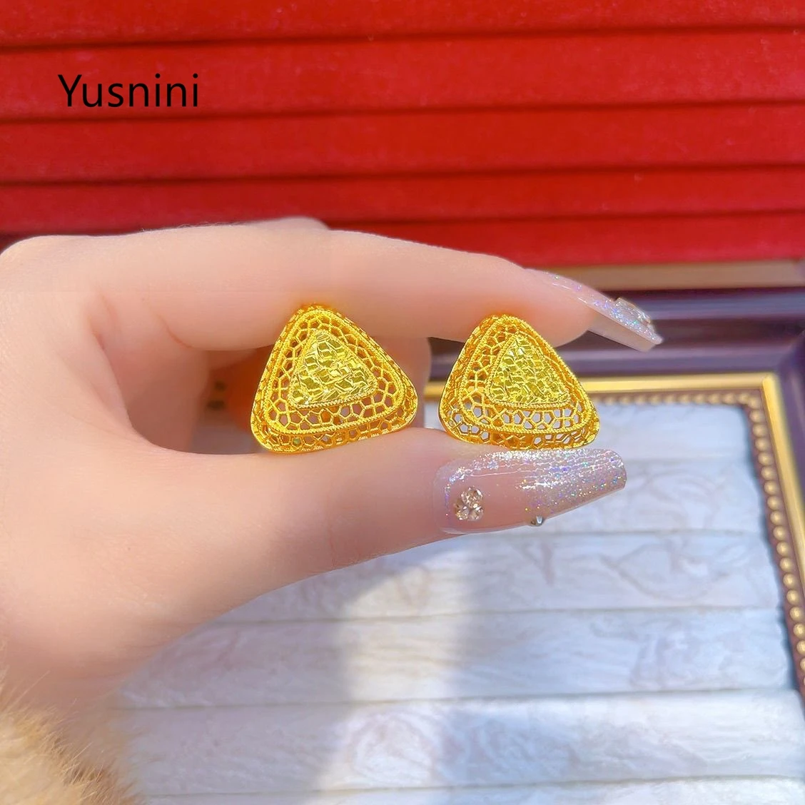 Новые французские модные серьги из Дубая с покрытием из 24-каратного золота, изысканные украшения для помолвки и вечеринок для влюбленных
Новые французские модные серьги из Дубая с покрытием из 24-каратного золота, изысканные украшения для помолвки и вечеринок для влюбленных