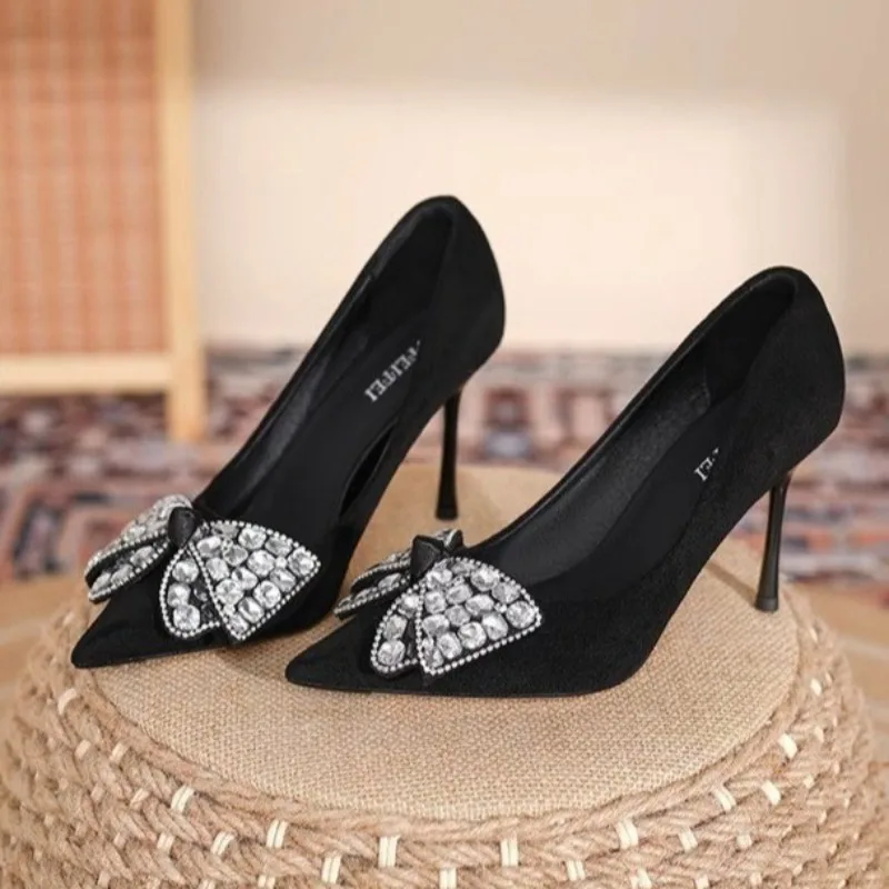 Spring New Thin Heel Shoes Fashion Pointy Head Shallow Mouth Rhinodrill Butterfly Suede Slip-on High-heeled Shoes
Spring New Thin Heel Shoes Fashion Pointy Head Shallow Mouth Rhinodrill Butterfly Suede Slip-on High-heeled Shoes