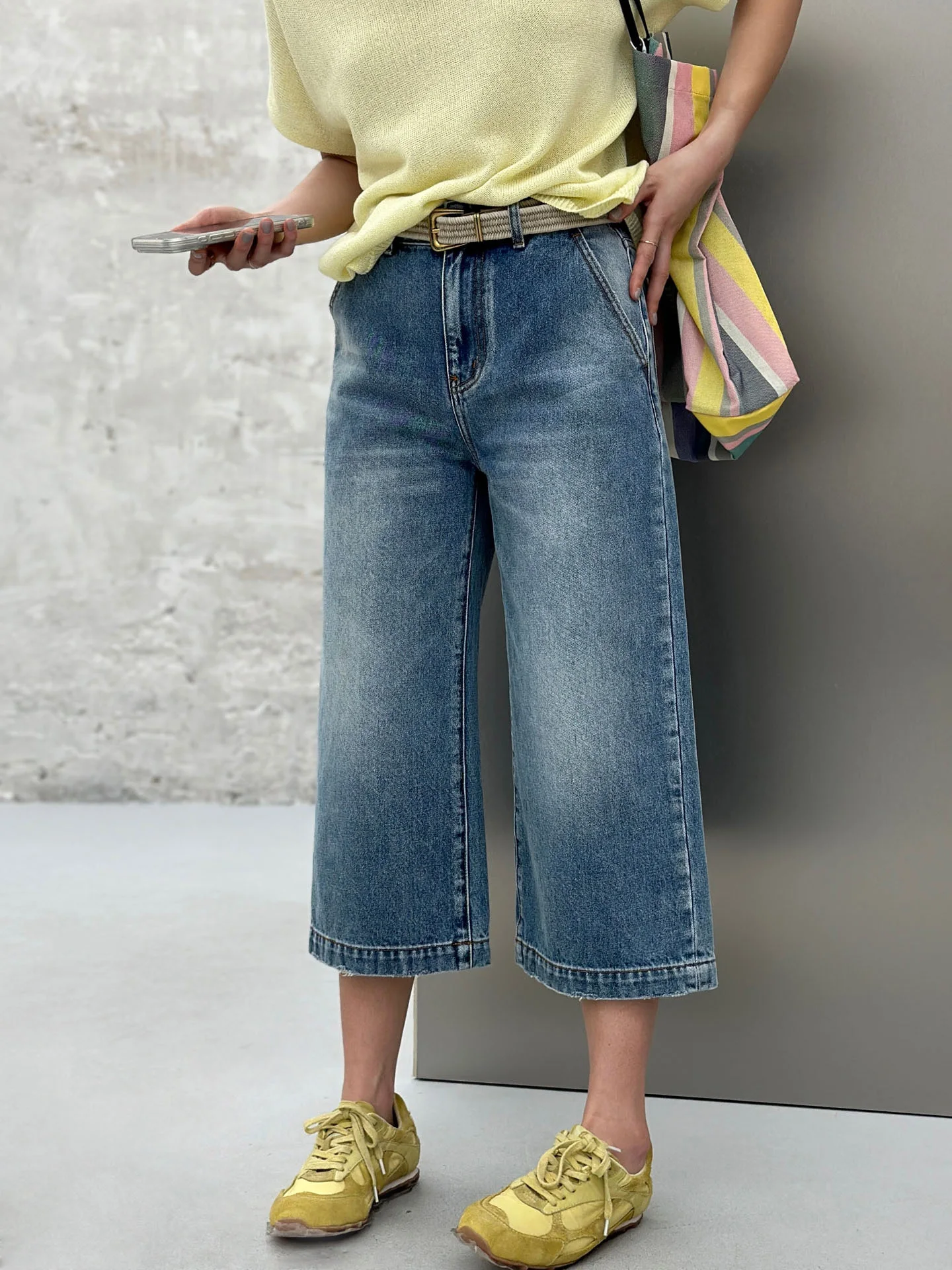 High Waist Cotton Denim Jeans Women's Fashionable Washed out Distressed Wide Leg Pants Three Piece Series Casual Loose Fit
High Waist Cotton Denim Jeans Women's Fashionable Washed out Distressed Wide Leg Pants Three Piece Series Casual Loose Fit