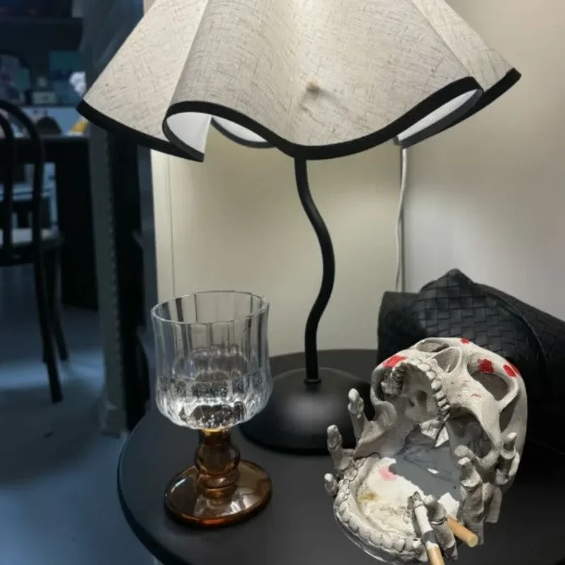 Skull Ashtray Living Room Desktop Funny Decoration Smoking Tray Figurine Gift For Boyfriend Stylish Home Decoration Accessory
Skull Ashtray Living Room Desktop Funny Decoration Smoking Tray Figurine Gift For Boyfriend Stylish Home Decoration Accessory