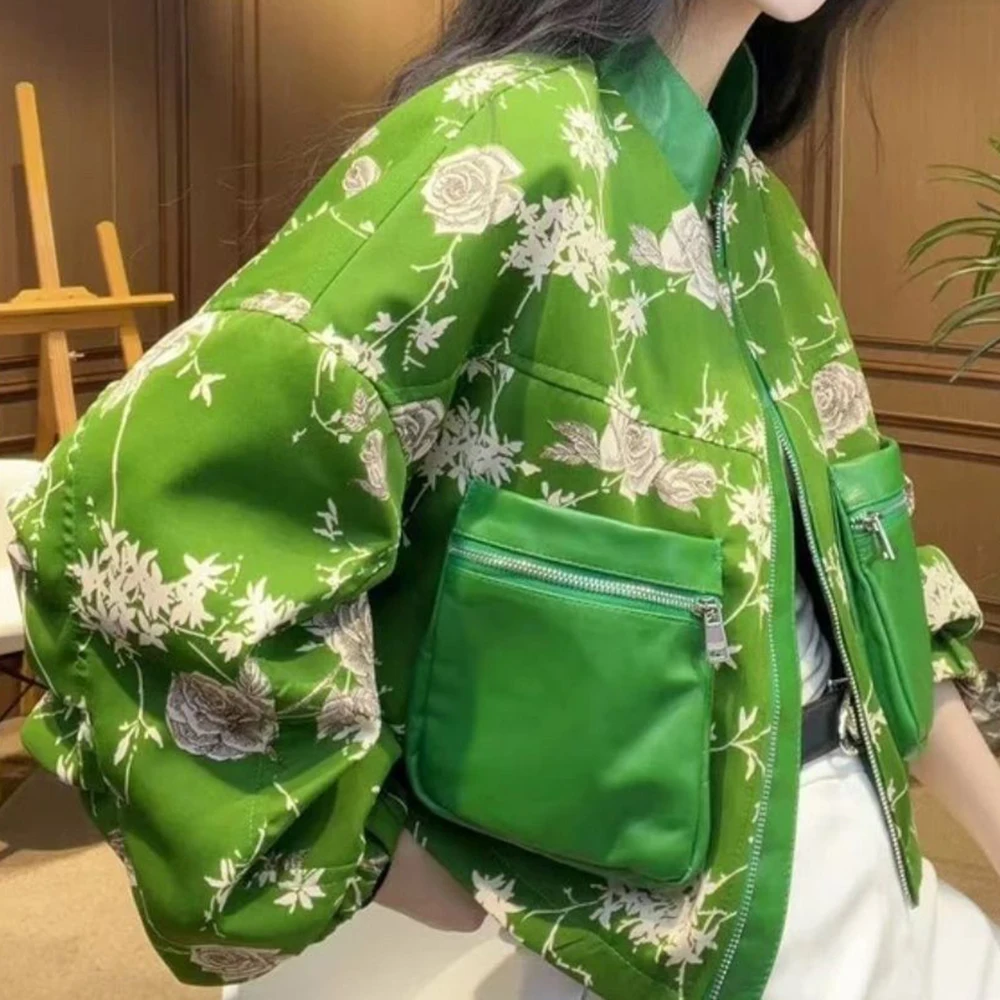 Retro temperament 2026 autumn new green printing fashion sunscreen splicing foreign style short zipper top jacket women
Retro temperament 2026 autumn new green printing fashion sunscreen splicing foreign style short zipper top jacket women