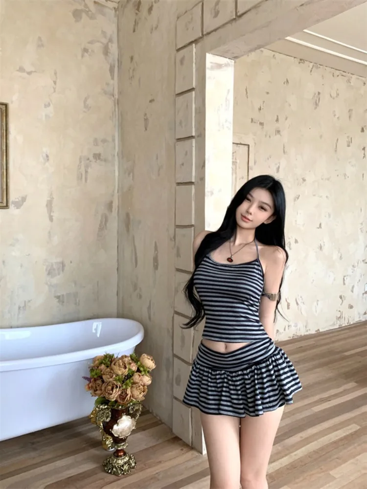 Корейский Sle Color Blo в полоску Ne Low Cut ter с низкой талией Bodycon orts Комплект футболок Женская модная повседневная одежда 
Корейский Sle Color Blo в полоску Ne Low Cut ter с низкой талией Bodycon orts Комплект футболок Женская модная повседневная одежда