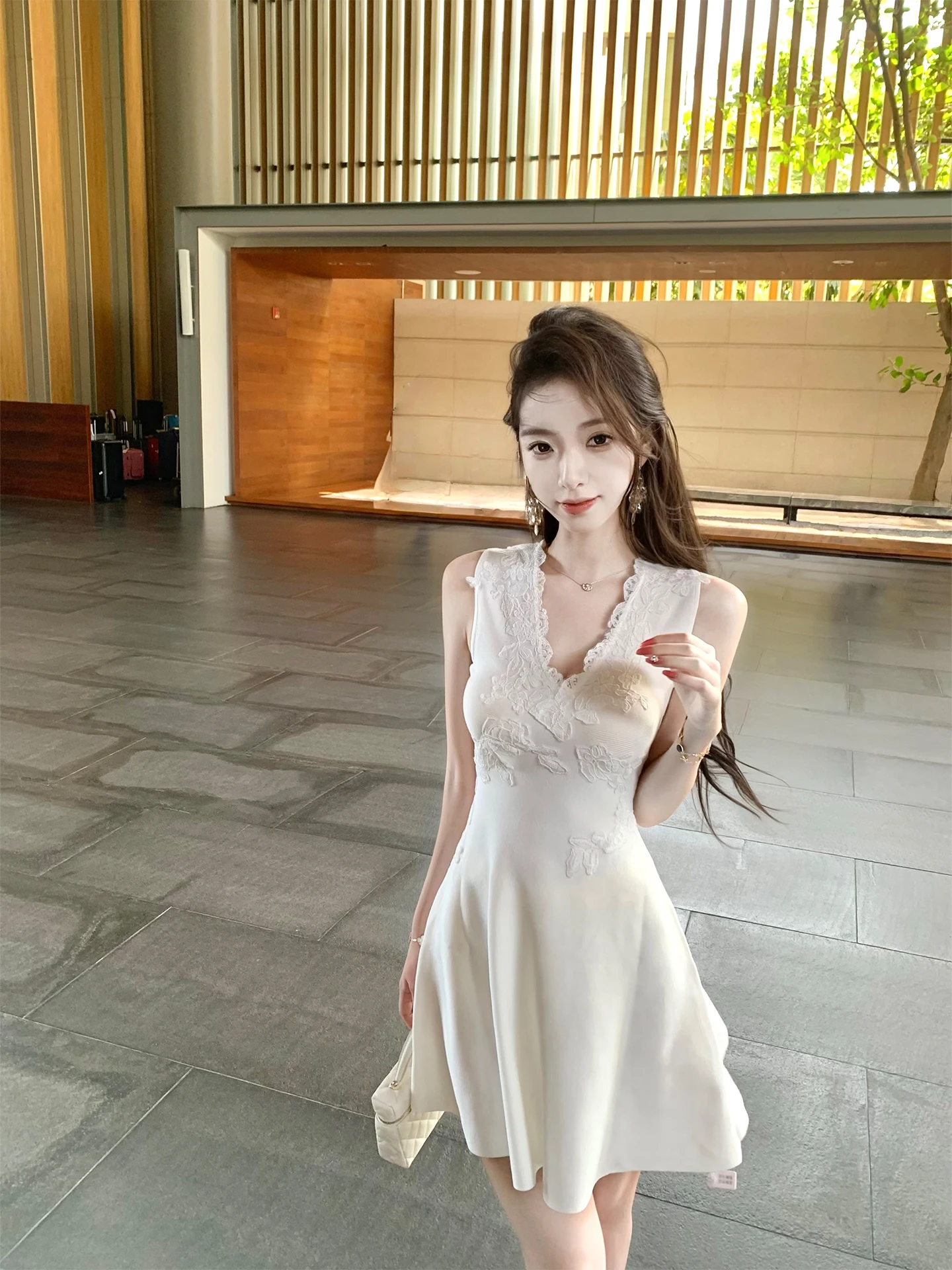 J11 Studio Snowfall Rose 2-Color Lace Trim V-Neck Waist-Cinching Slimming A-Line Sleeveless Dress Commute Style Spring Dress
J11 Studio Snowfall Rose 2-Color Lace Trim V-Neck Waist-Cinching Slimming A-Line Sleeveless Dress Commute Style Spring Dress