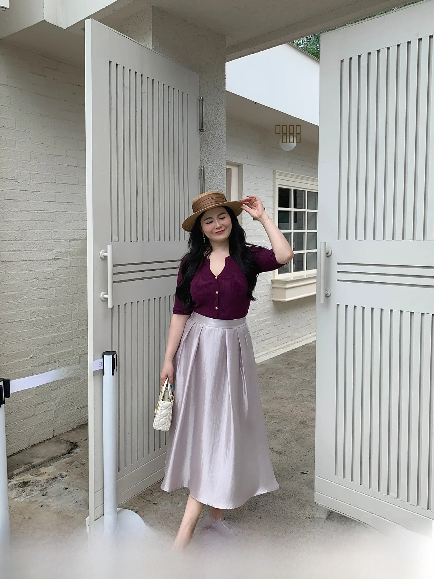 Новая летняя юбка-миди А-силуэта для полных женщин, с высокой талией, в корейском стиле, для офиса, скрывающая недостатки фигуры, для фигуры типа «груша»
Новая летняя юбка-миди А-силуэта для полных женщин, с высокой талией, в корейском стиле, для офиса, скрывающая недостатки фигуры, для фигуры типа «груша»