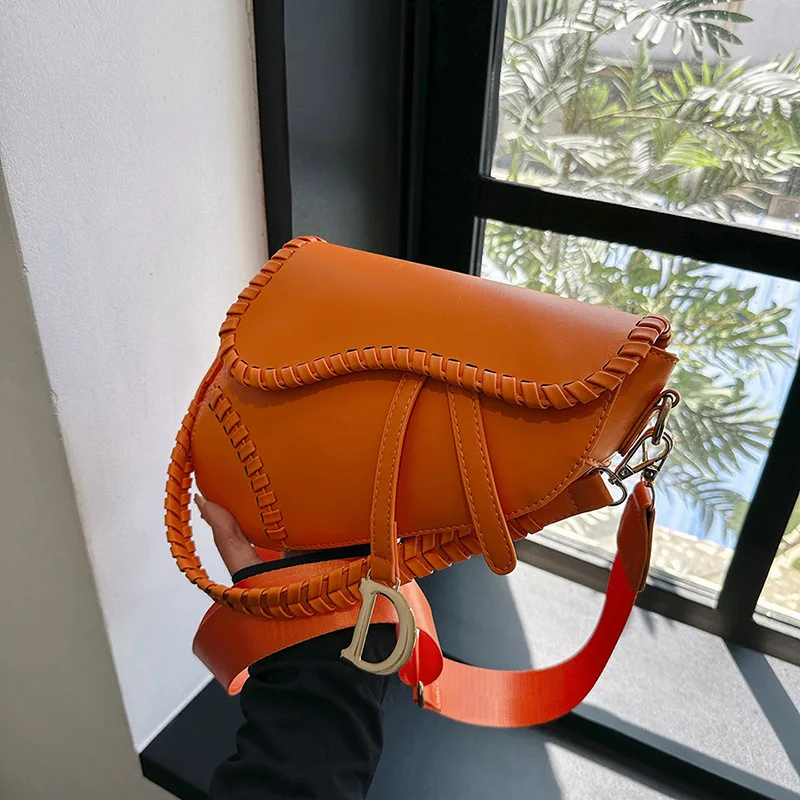2025Handcrafted Saddle Bag Women's Adjustable Crossbody Vegan Leather Convertible Strap Day to Night Boho-Chic Designer-Inspired
2025Handcrafted Saddle Bag Women's Adjustable Crossbody Vegan Leather Convertible Strap Day to Night Boho-Chic Designer-Inspired