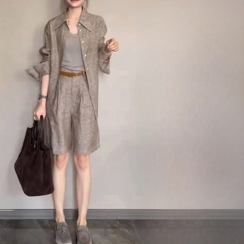 Elegant Cotton Linen Shirt Set Women Summer Casual Loose Style Artificial Linen Shirt Loose Feel Complete Set High Waist Shorts
Elegant Cotton Linen Shirt Set Women Summer Casual Loose Style Artificial Linen Shirt Loose Feel Complete Set High Waist Shorts
