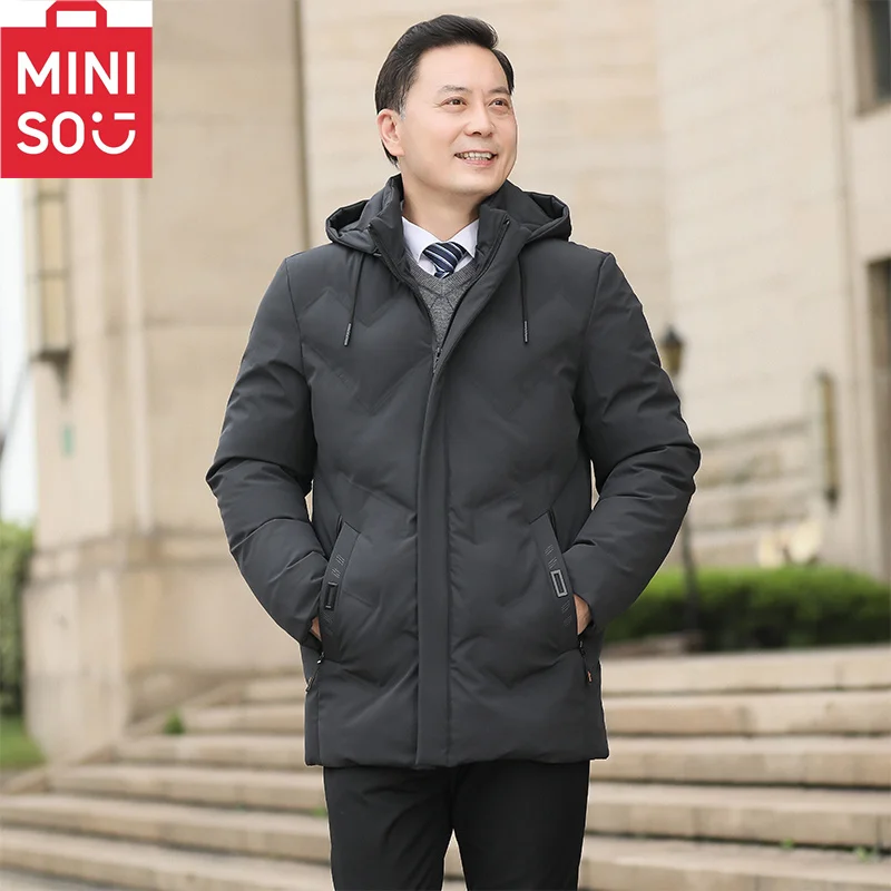 Зимнее пальто MINISO 2024 для мужчин среднего и пожилого возраста Корейская версия модная утепленная хлопковая куртка средней и длинной длины для папы
Зимнее пальто MINISO 2024 для мужчин среднего и пожилого возраста Корейская версия модная утепленная хлопковая куртка средней и длинной длины для папы