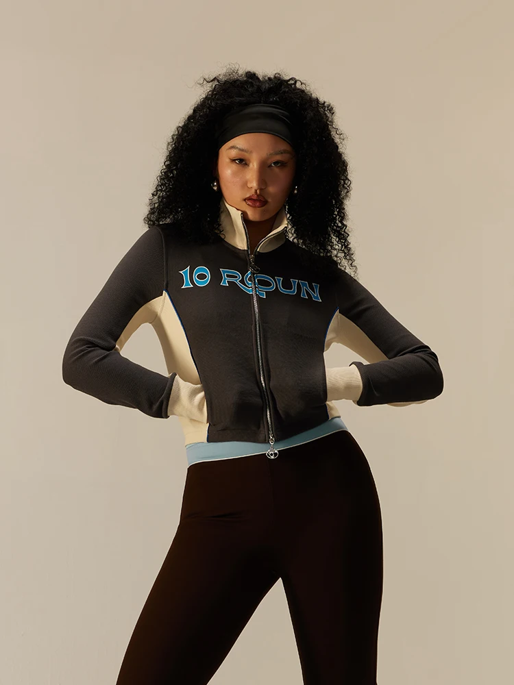 Новая коллекция: облегающая кофта с высоким воротником на молнии, длинная, для повседневной носки, из смесового хлопка, полиэстера и спандекса, ручная работа.
Новая коллекция: облегающая кофта с высоким воротником на молнии, длинная, для повседневной носки, из смесового хлопка, полиэстера и спандекса, ручная работа.