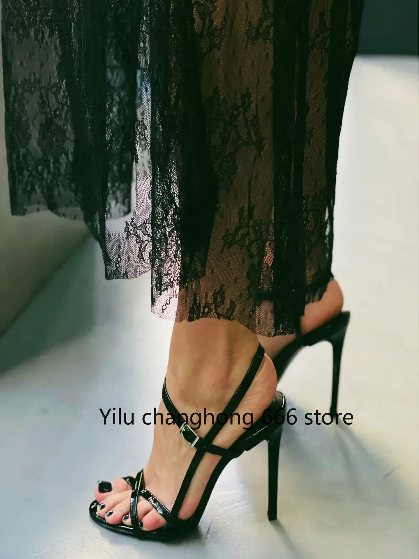Women's Black Patent Leather Strappy Sandals Round Open Toe Thin High Heels Shoes Summer Solid Party Dress Stilettos Plus Size
Women's Black Patent Leather Strappy Sandals Round Open Toe Thin High Heels Shoes Summer Solid Party Dress Stilettos Plus Size
