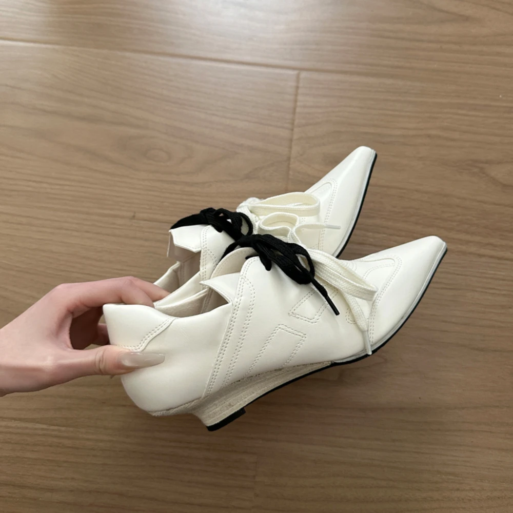 2026 New Women's Pointed Toe Lace-up Wedge Heel Shoes Two-tone Leather Stitching Casual Sporty Oxford Sneakers
2026 New Women's Pointed Toe Lace-up Wedge Heel Shoes Two-tone Leather Stitching Casual Sporty Oxford Sneakers