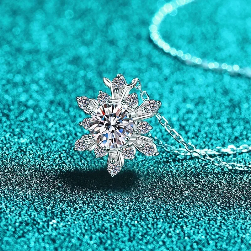 Platinum PT950 Moissanite necklace female snowflake pendant temperament elegant ins cold wind exquisite
Platinum PT950 Moissanite necklace female snowflake pendant temperament elegant ins cold wind exquisite
