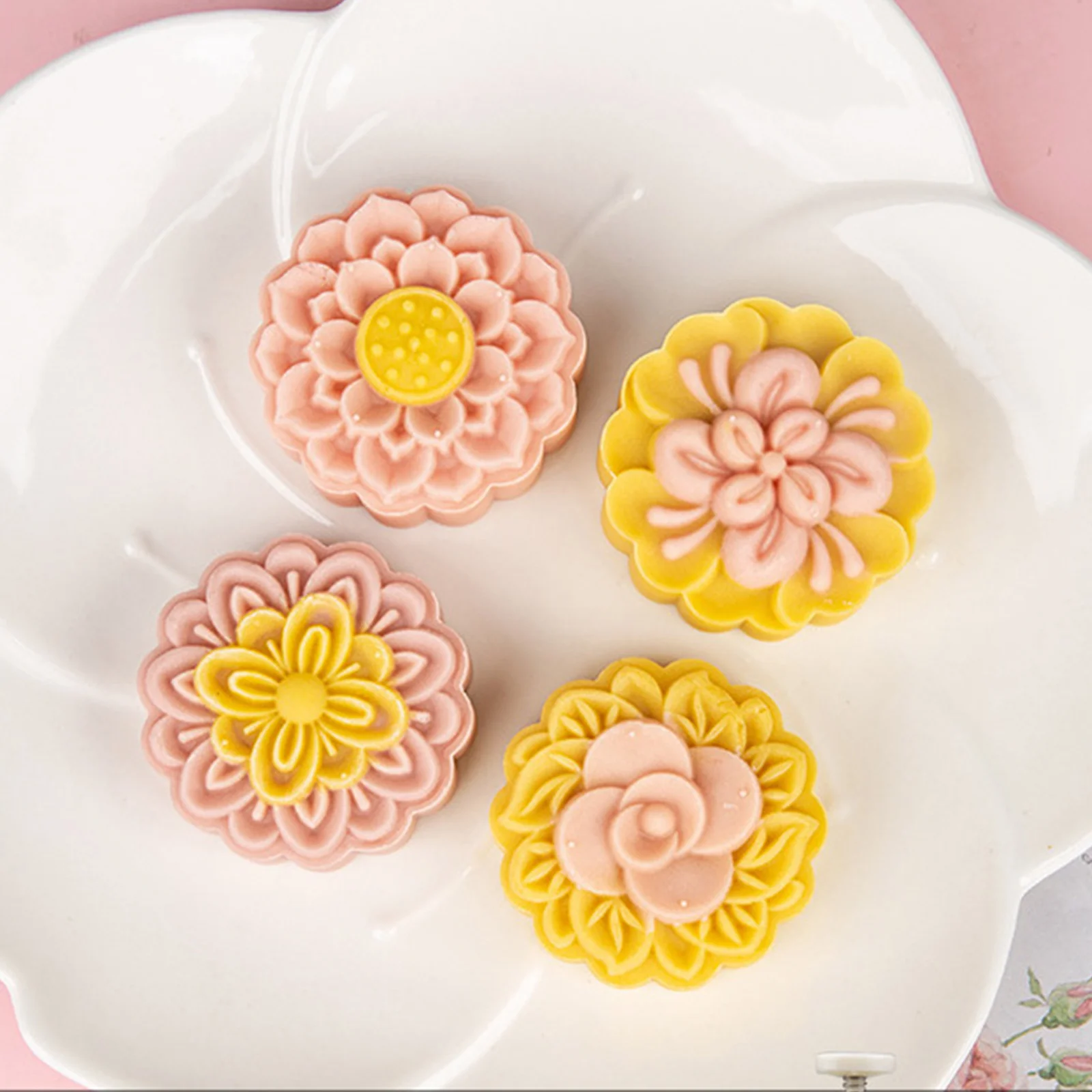 1Set Plastic Moon Cake Molds Hand Press Baking Tools DIY Mooncake Mold for Home Bakery Cantonese Style Baking Molds 
1Set Plastic Moon Cake Molds Hand Press Baking Tools DIY Mooncake Mold for Home Bakery Cantonese Style Baking Molds