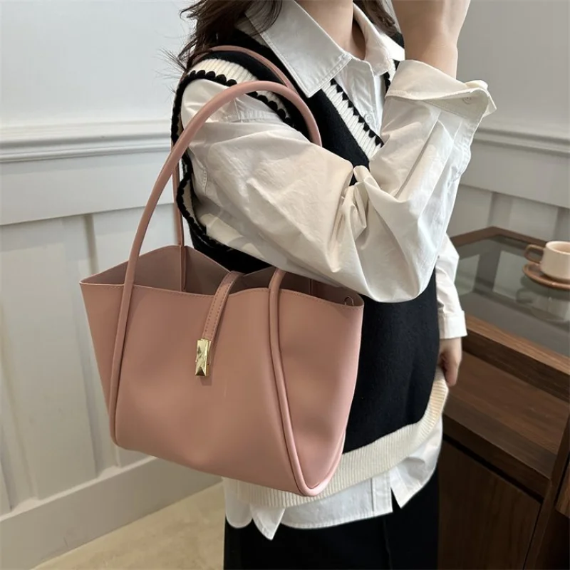 Модная женская сумка из кожи в полоску Jaguar с высококачественным легким мягким повседневным современным стилем
Модная женская сумка из кожи в полоску Jaguar с высококачественным легким мягким повседневным современным стилем 