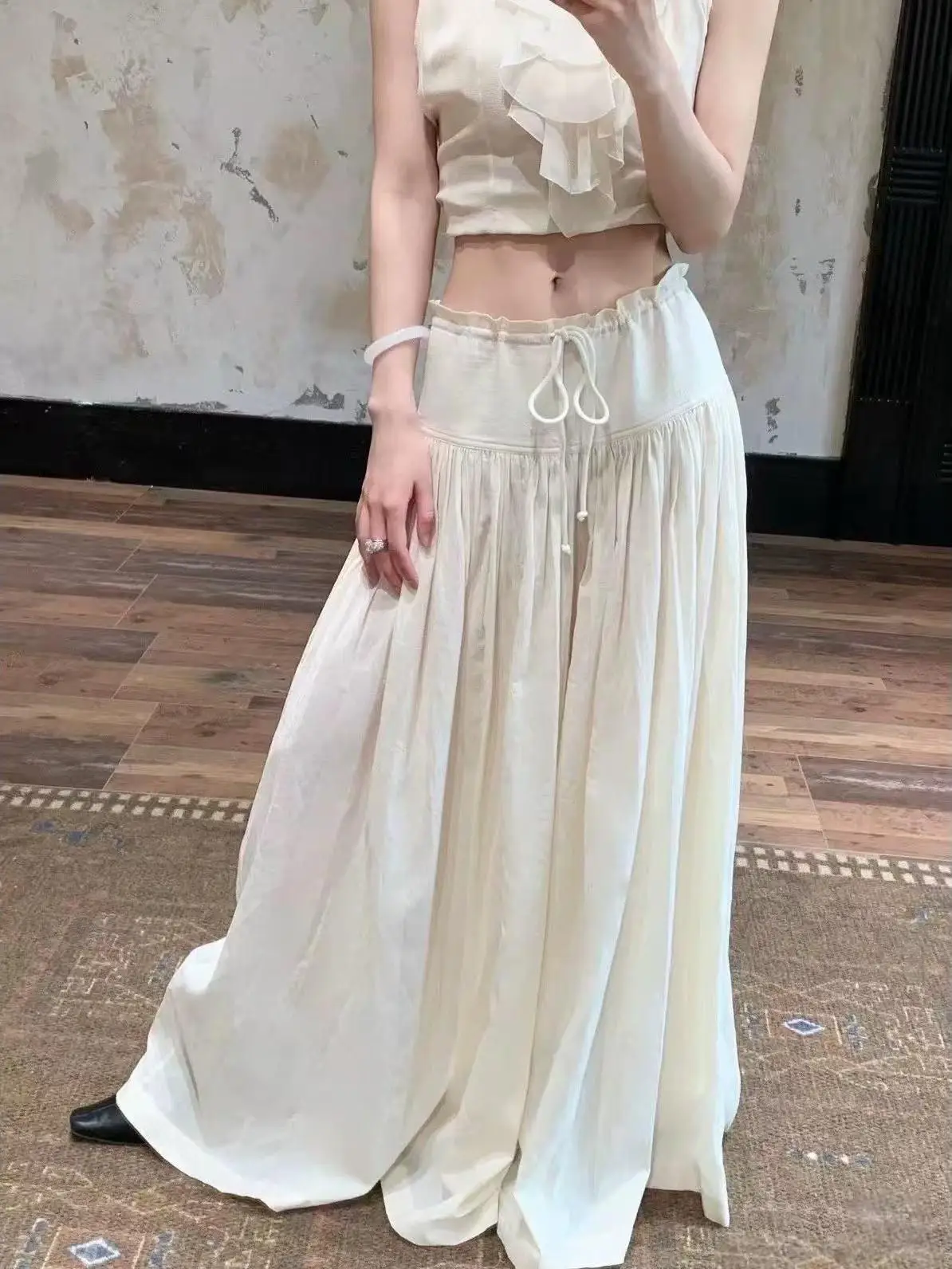 Lightweight Drawstring Pleated Wide Leg Casual Pants Women Summer New High Waist Loose Floor Length Fashion Skirt Pants
Lightweight Drawstring Pleated Wide Leg Casual Pants Women Summer New High Waist Loose Floor Length Fashion Skirt Pants