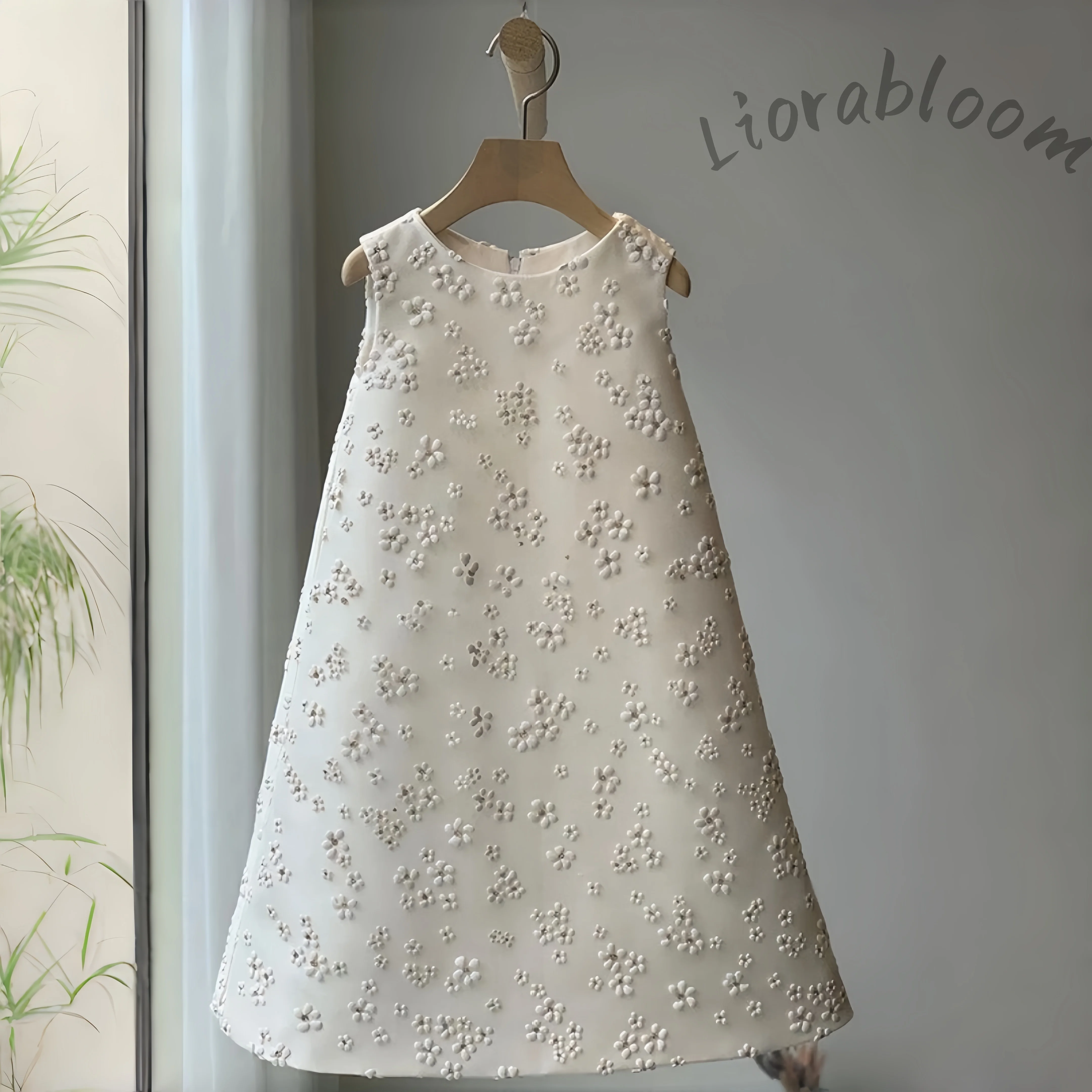 Girls' Formal Wear Short Formal Dress Flower Girl Attire Party Dress White Floral Dress A-Line Silhouette
Girls' Formal Wear Short Formal Dress Flower Girl Attire Party Dress White Floral Dress A-Line Silhouette