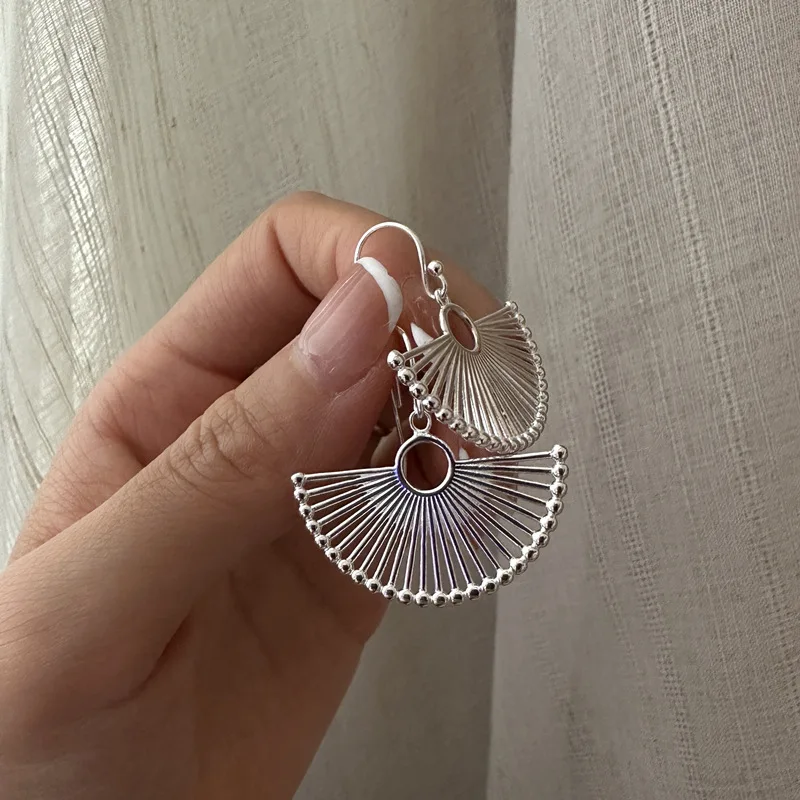 S925 Sterling Silver Niche Design Sense Fan Shaped Korean Earrings Fashionable INS Style Blogger Style Personality
S925 Sterling Silver Niche Design Sense Fan Shaped Korean Earrings Fashionable INS Style Blogger Style Personality