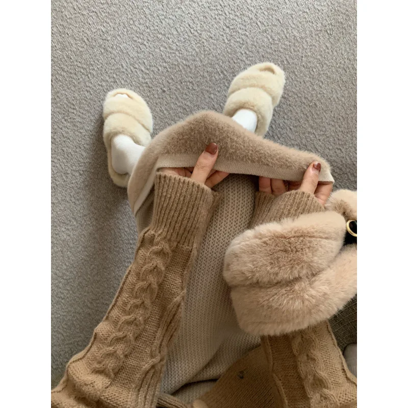 Женская зимняя новинка 2025 года, прямая трикотажная юбка трапециевидной формы с завышенной талией и бархатом
Женская зимняя новинка 2025 года, прямая трикотажная юбка трапециевидной формы с завышенной талией и бархатом