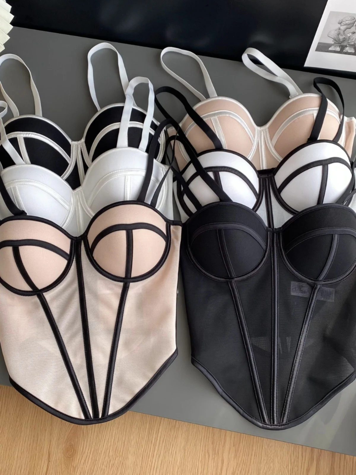 Сексуальный укороченный топ-бандо, женский осенне-зимний INS Spicy Girl Color Blo Design, жилет без рукавов с завязкой на талии
Сексуальный укороченный топ-бандо, женский осенне-зимний INS Spicy Girl Color Blo Design, жилет без рукавов с завязкой на талии