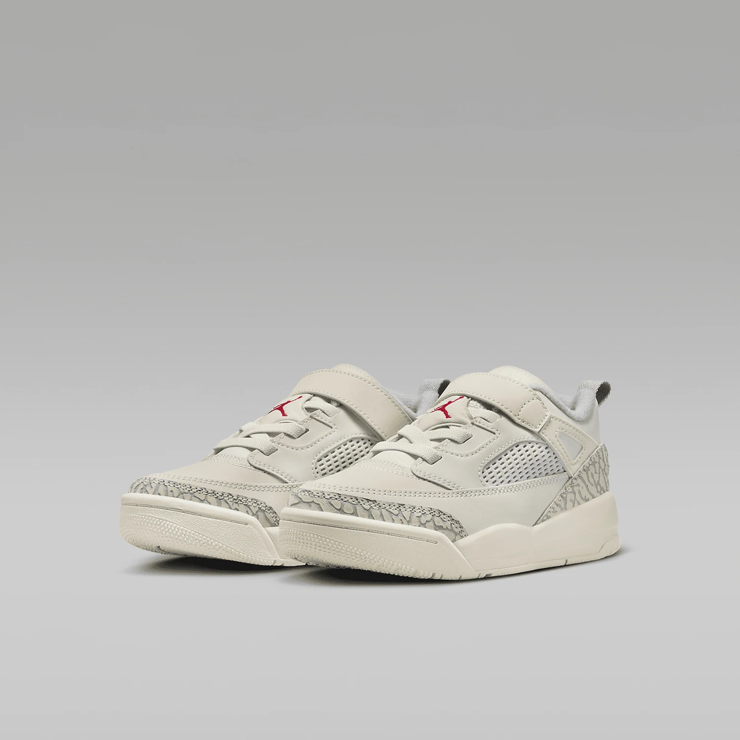 Nike Authentic Season's New Jordan PS Children's Low cut Sneakers FQ3951-100
Nike Authentic Season's New Jordan PS Children's Low cut Sneakers FQ3951-100