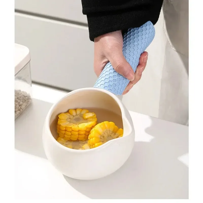Circular honeycomb silicone placemat with anti scalding and anti slip properties, easy to clean and heat-resistant
Circular honeycomb silicone placemat with anti scalding and anti slip properties, easy to clean and heat-resistant