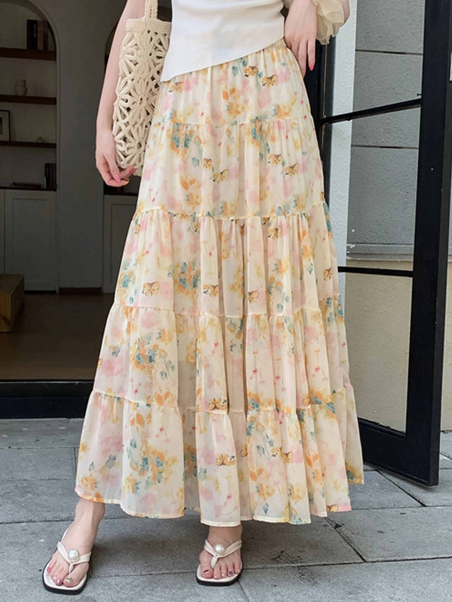 Summer Women's Floral Print Chiffon Skirt A-Line Maxi Gown Elastic Waist Hip Concealing Multi-Layered Fairy Tale Skirts
Summer Women's Floral Print Chiffon Skirt A-Line Maxi Gown Elastic Waist Hip Concealing Multi-Layered Fairy Tale Skirts