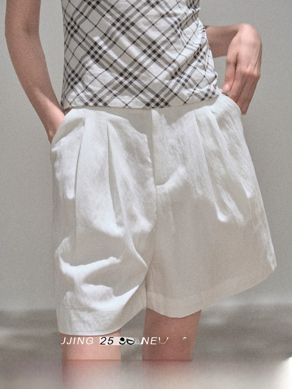 Женские летние модные универсальные брюки с высокой талией, широкими штанинами и прямым кроем, белые, свободные, повседневные, длиной 3/4
Женские летние модные универсальные брюки с высокой талией, широкими штанинами и прямым кроем, белые, свободные, повседневные, длиной 3/4