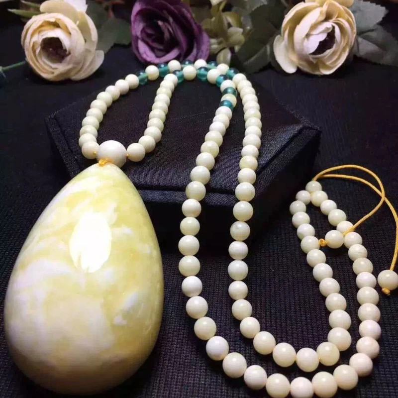 Amber Honey Wax Handmade Polished White Flower Honey Droplet Pendant for Men and Women
Amber Honey Wax Handmade Polished White Flower Honey Droplet Pendant for Men and Women