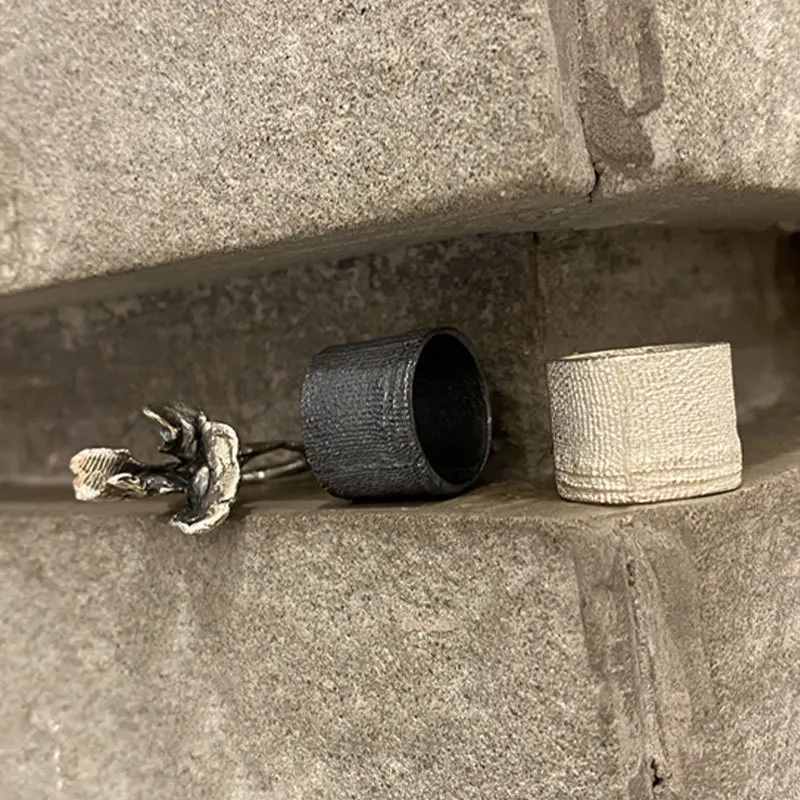 Серебряное кольцо S925 с крупным фиолетовым камнем в форме бузины для женщин, винтажное, в стиле панк, хип-хоп, для танцев, открытое, на указательный палец, модное, крутой дизайн
Серебряное кольцо S925 с крупным фиолетовым камнем в форме бузины для женщин, винтажное, в стиле панк, хип-хоп, для танцев, открытое, на указательный палец, модное, крутой дизайн