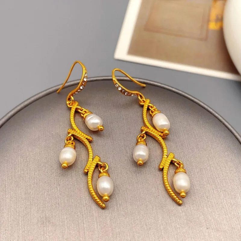 2025 New Year Autumn Winter Fairy Retro Freshwater Pearl Tassels Ear Hook Temperament Exquisite Design Gentle Earrings 
2025 New Year Autumn Winter Fairy Retro Freshwater Pearl Tassels Ear Hook Temperament Exquisite Design Gentle Earrings