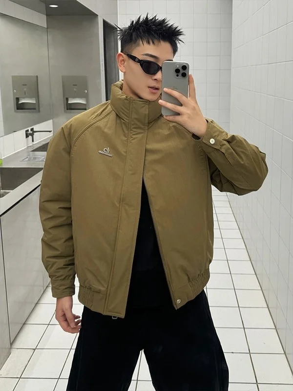 Мужская зимняя теплая куртка American Sle Tee-Proof с воротником-стойкой, утепленная хлопком, модная повседневная верхняя одежда для молодежи, полиэстер
Мужская зимняя теплая куртка American Sle Tee-Proof с воротником-стойкой, утепленная хлопком, модная повседневная верхняя одежда для молодежи, полиэстер