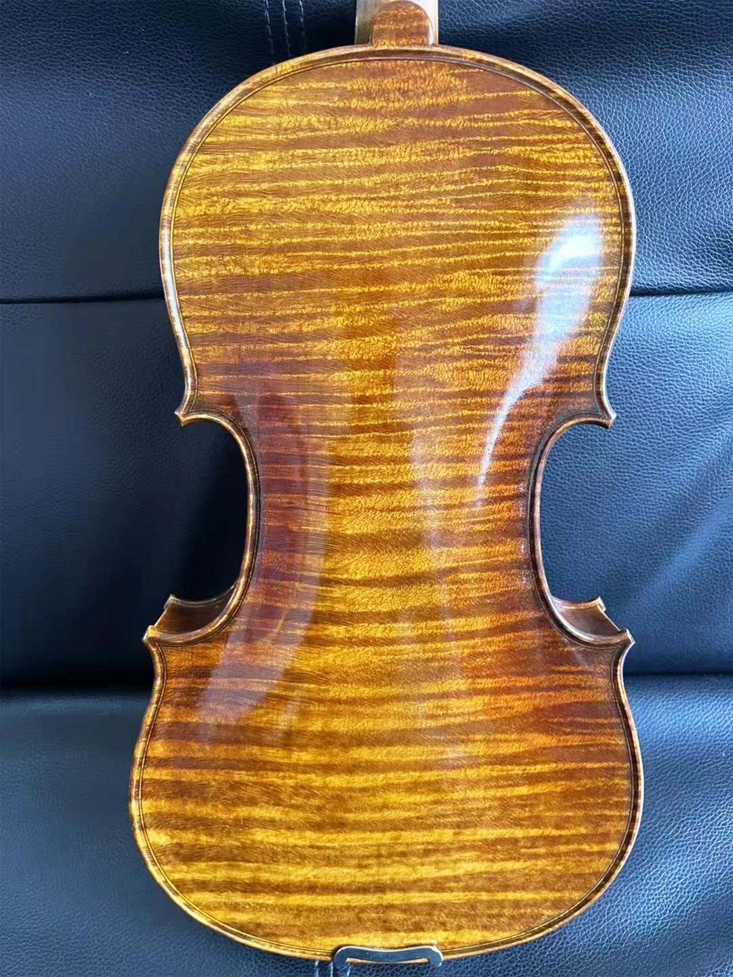 4/4 Violin One-Piece, Solid Flamed Maple, Ebony Fittings, Hand-Polished Varnish, Pro
4/4 Violin One-Piece, Solid Flamed Maple, Ebony Fittings, Hand-Polished Varnish, Pro