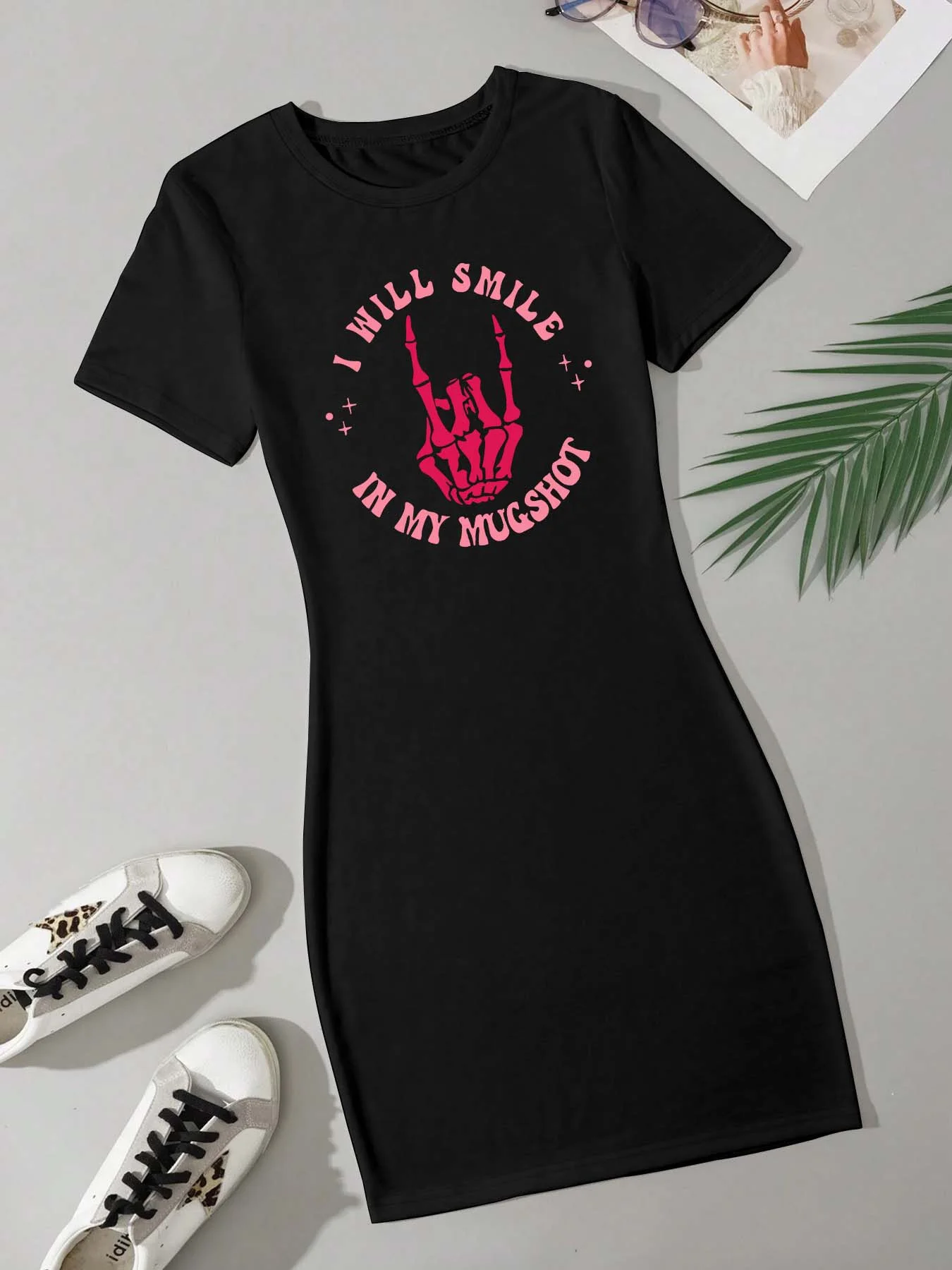 Plus Size Women's Casual Short Sleeve Round Neck Dress WILL SMILE IN MY MUGSHOT Letter Print Hand Gesture Graphic Dress
Plus Size Women's Casual Short Sleeve Round Neck Dress WILL SMILE IN MY MUGSHOT Letter Print Hand Gesture Graphic Dress