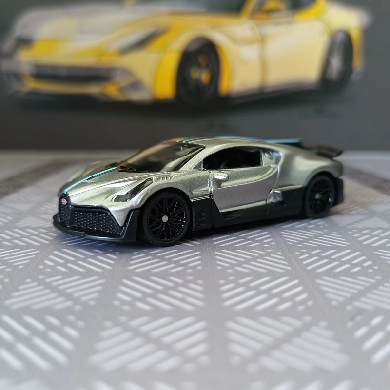 1:64 моделирование Bugatti divo, модель гоночного автомобиля из сплава, мини-маленькое украшение для рабочего стола, подарок, статический спортивный автомобиль
1:64 моделирование Bugatti divo, модель гоночного автомобиля из сплава, мини-маленькое украшение для рабочего стола, подарок, статический спортивный автомобиль