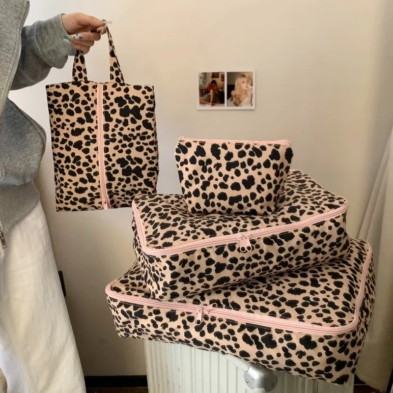 Leopard Print Travel Storage Bags case Portable Luggage Clothes Organizer Cosmetic Wash Pouches For Women
Leopard Print Travel Storage Bags case Portable Luggage Clothes Organizer Cosmetic Wash Pouches For Women
