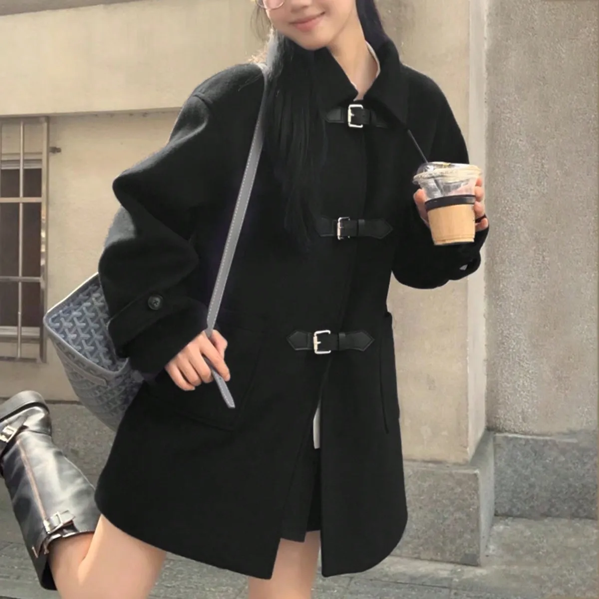 Korean Style Black Polo Collar Woolen Outwear Women's Outwear Autumn and Winter High-End Western Style Small Mid-Length Outwear Iqogiteriter Suffix Judge
Korean Style Black Polo Collar Woolen Outwear Women's Outwear Autumn and Winter High-End Western Style Small Mid-Length Outwear Iqogiteriter Suffix Judge