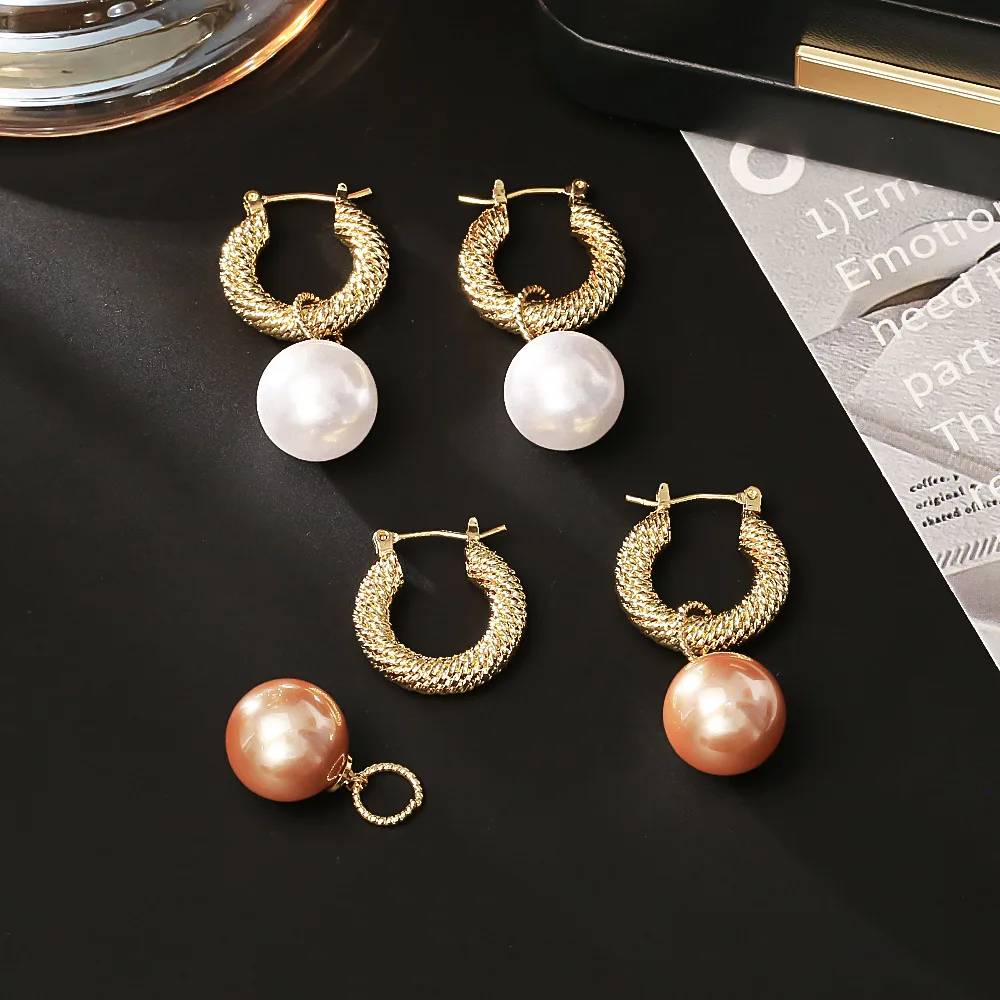 Fashionable and exquisite temperament pearl earrings lady style elegant earrings simple niche light luxury personalized earrings
Fashionable and exquisite temperament pearl earrings lady style elegant earrings simple niche light luxury personalized earrings
