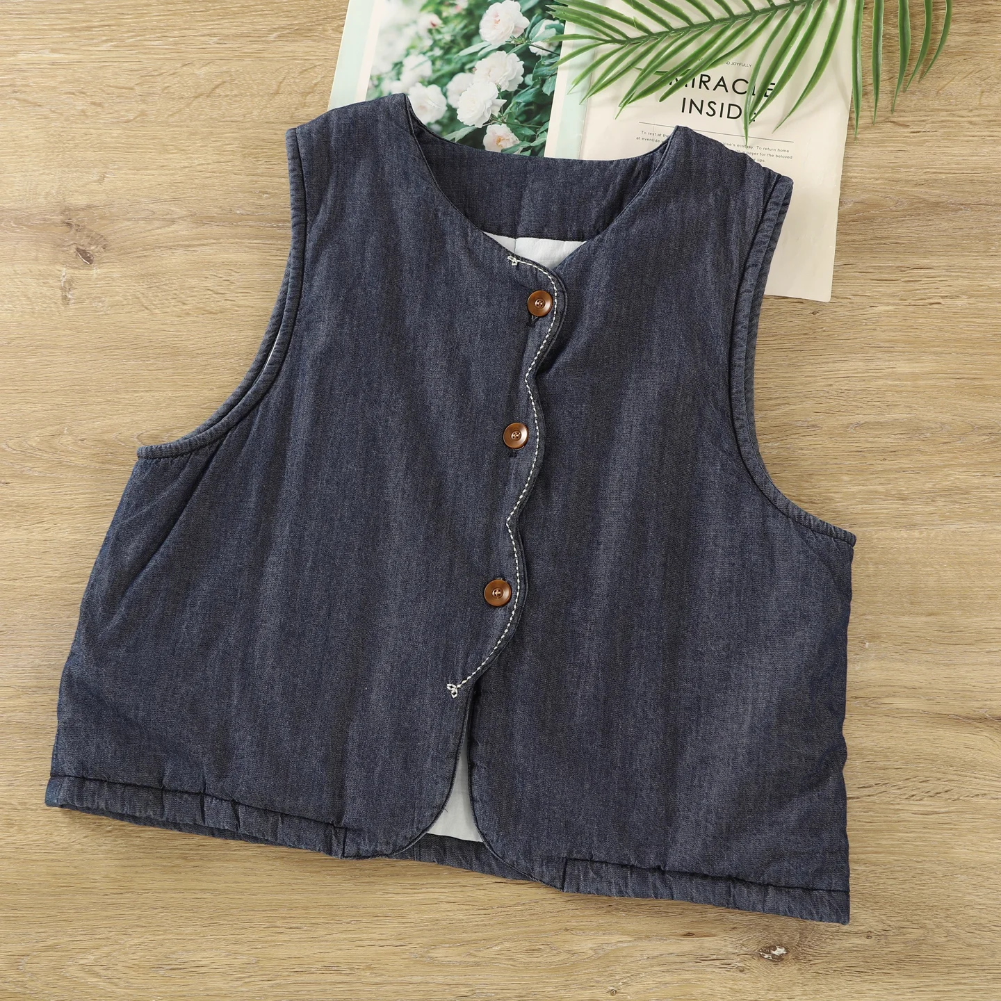 2026 Mori Kei, одежда в японском стиле, милый джинсовый жилет с хлопковой подкладкой для женщин, осенняя толстая теплая джинсовая куртка без рукавов
2026 Mori Kei, одежда в японском стиле, милый джинсовый жилет с хлопковой подкладкой для женщин, осенняя толстая теплая джинсовая куртка без рукавов