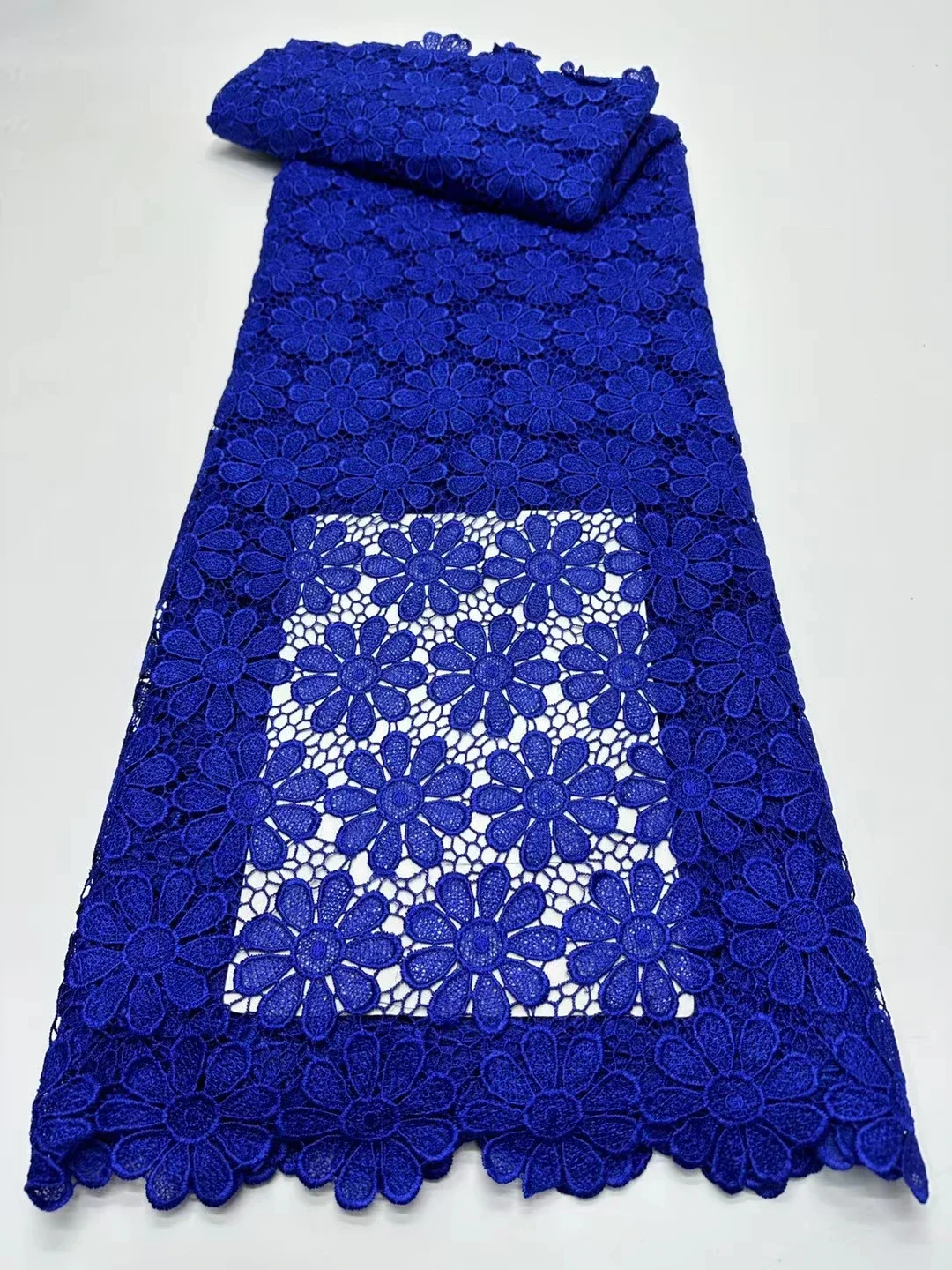 New Style Royal Blue African Water Soluble Lace Fabric 2024 French Nigerian Guipure Cord Lace Fabric For Wedding Dress LR24146
New Style Royal Blue African Water Soluble Lace Fabric 2024 French Nigerian Guipure Cord Lace Fabric For Wedding Dress LR24146