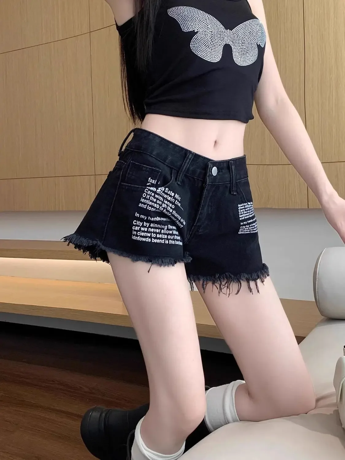Outdoor Sexy Letter Print Short Jean Pants Woman Classic Fashion Clothing 2025 Summer New In Outfits Kpop Denim Shorts for Women
Outdoor Sexy Letter Print Short Jean Pants Woman Classic Fashion Clothing 2025 Summer New In Outfits Kpop Denim Shorts for Women