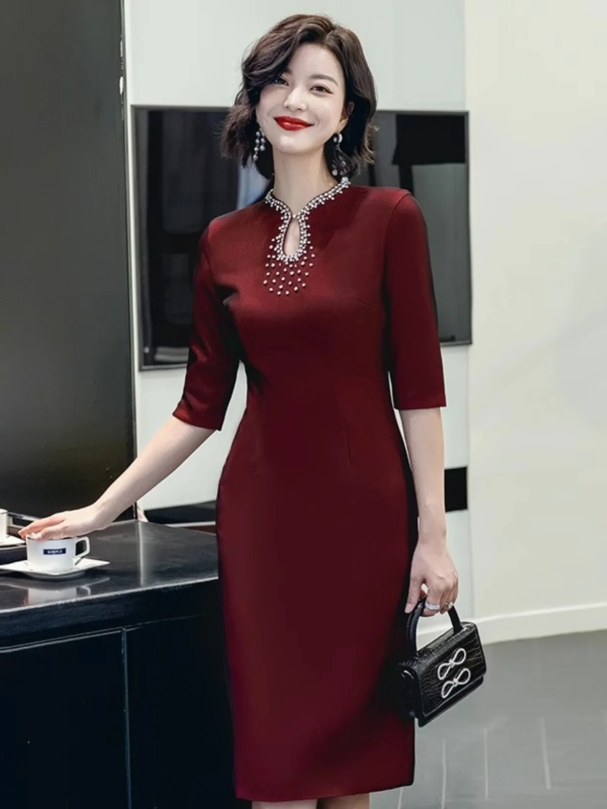 Элегантное вечернее платье для невесты, свекрови и молодых женщин на свадебный банкет
Элегантное вечернее платье для невесты, свекрови и молодых женщин на свадебный банкет