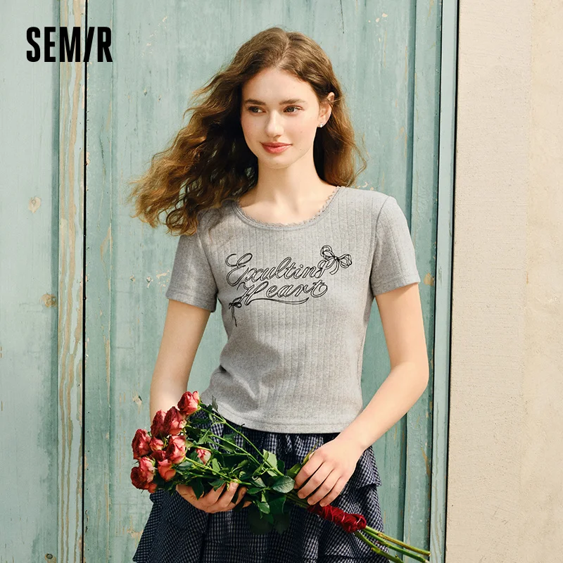 Semir Short-sleeved T-shirt Women Short Style Letter Fringe Slim Fit Regular Shoulder 2025 New Summer Hollowed-out Top Sweet
Semir Short-sleeved T-shirt Women Short Style Letter Fringe Slim Fit Regular Shoulder 2025 New Summer Hollowed-out Top Sweet