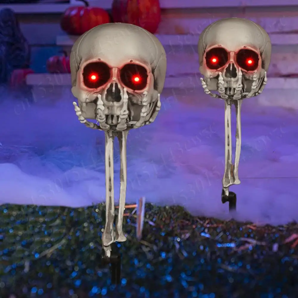 Хэллоуин жуткий череп ручной кол украшения для двора со светящимися красными глазами реалистичный скелет скрещенные кости реквизит для Хэллоуина поставки
Хэллоуин жуткий череп ручной кол украшения для двора со светящимися красными глазами реалистичный скелет скрещенные кости реквизит для Хэллоуина поставки