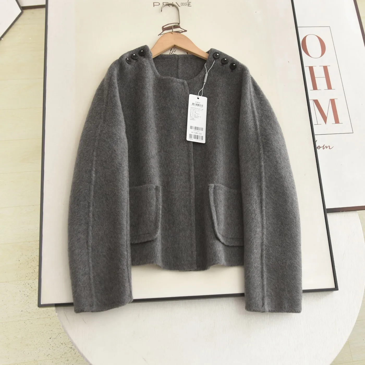 Poetry Series 2025 Autumn Winter Wool Coat round Ne Slim Fit ort Size Women's Camere Outerwear Ele Faionable
Poetry Series 2025 Autumn Winter Wool Coat round Ne Slim Fit ort Size Women's Camere Outerwear Ele Faionable