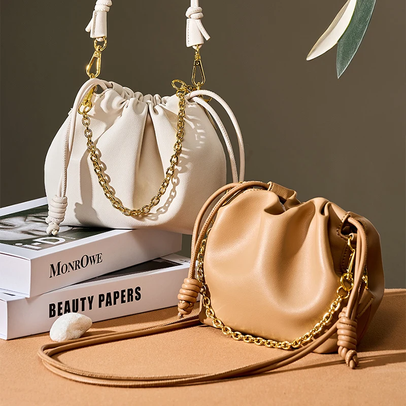 Luxury Brand Women' Genuine Leather Shoulder Bag 2025 New Design Cloud Bag Drawstring Blessing Bag Chain Bag Fashion Women's Bag
Luxury Brand Women' Genuine Leather Shoulder Bag 2025 New Design Cloud Bag Drawstring Blessing Bag Chain Bag Fashion Women's Bag