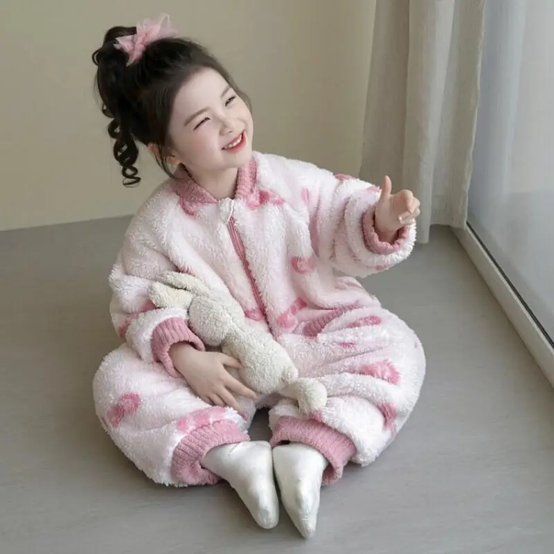 Пижамы-комбинезон из кораллового флиса для девочек, осенне-зимний пижамный комплект с бантом, домашняя одежда с героями мультфильмов, детская одежда, комплект пижам, удобный новый модный комплект
Пижамы-комбинезон из кораллового флиса для девочек, осенне-зимний пижамный комплект с бантом, домашняя одежда с героями мультфильмов, детская одежда, комплект пижам, удобный новый модный комплект