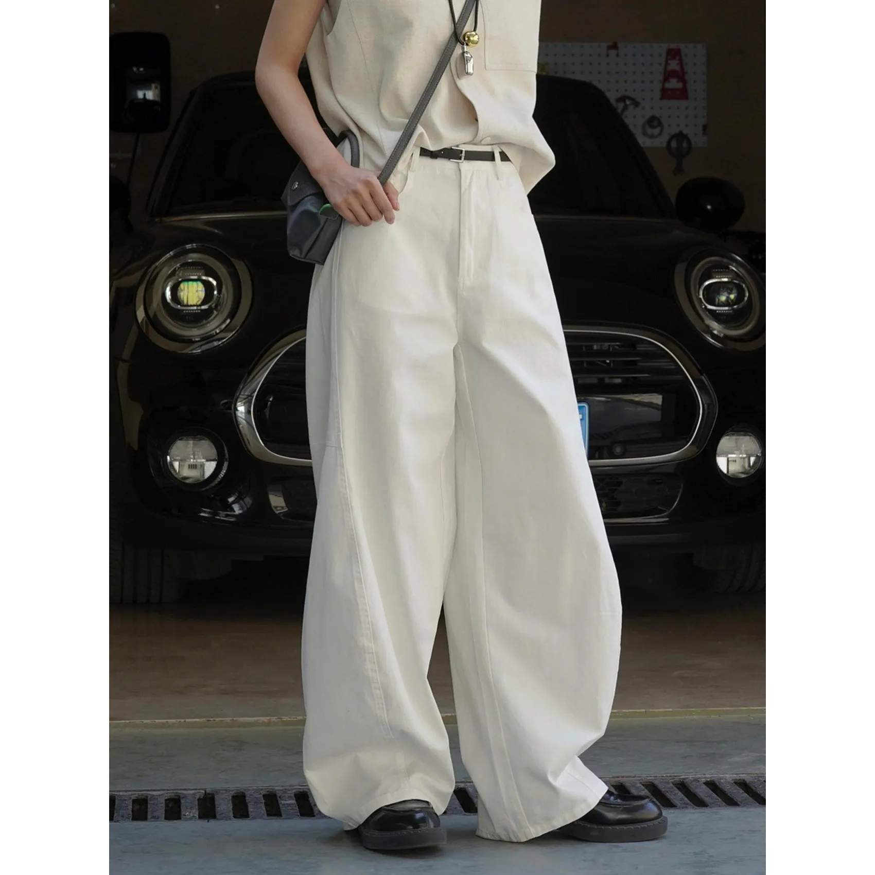 Spring Summer New Sle Lightweight Breathable High Waist Wide Leg Casual Pants Women's Arc Design Casual Trousers
Spring Summer New Sle Lightweight Breathable High Waist Wide Leg Casual Pants Women's Arc Design Casual Trousers